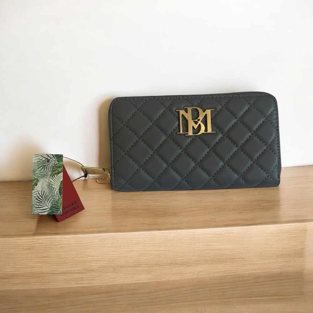 NWT Badgley Mischka Elegant Grey Quilted Wallet🩶